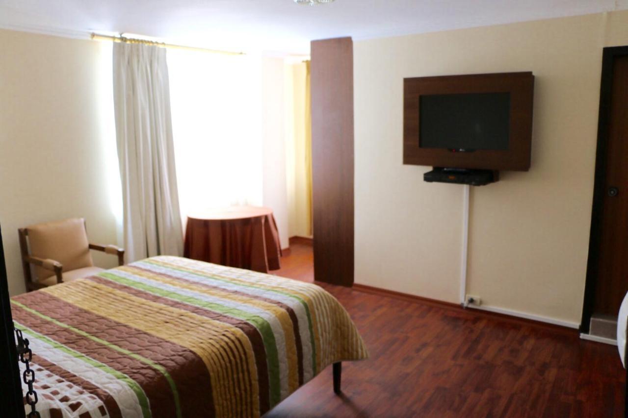 Hotel 6 De Diciembre Quito Kültér fotó