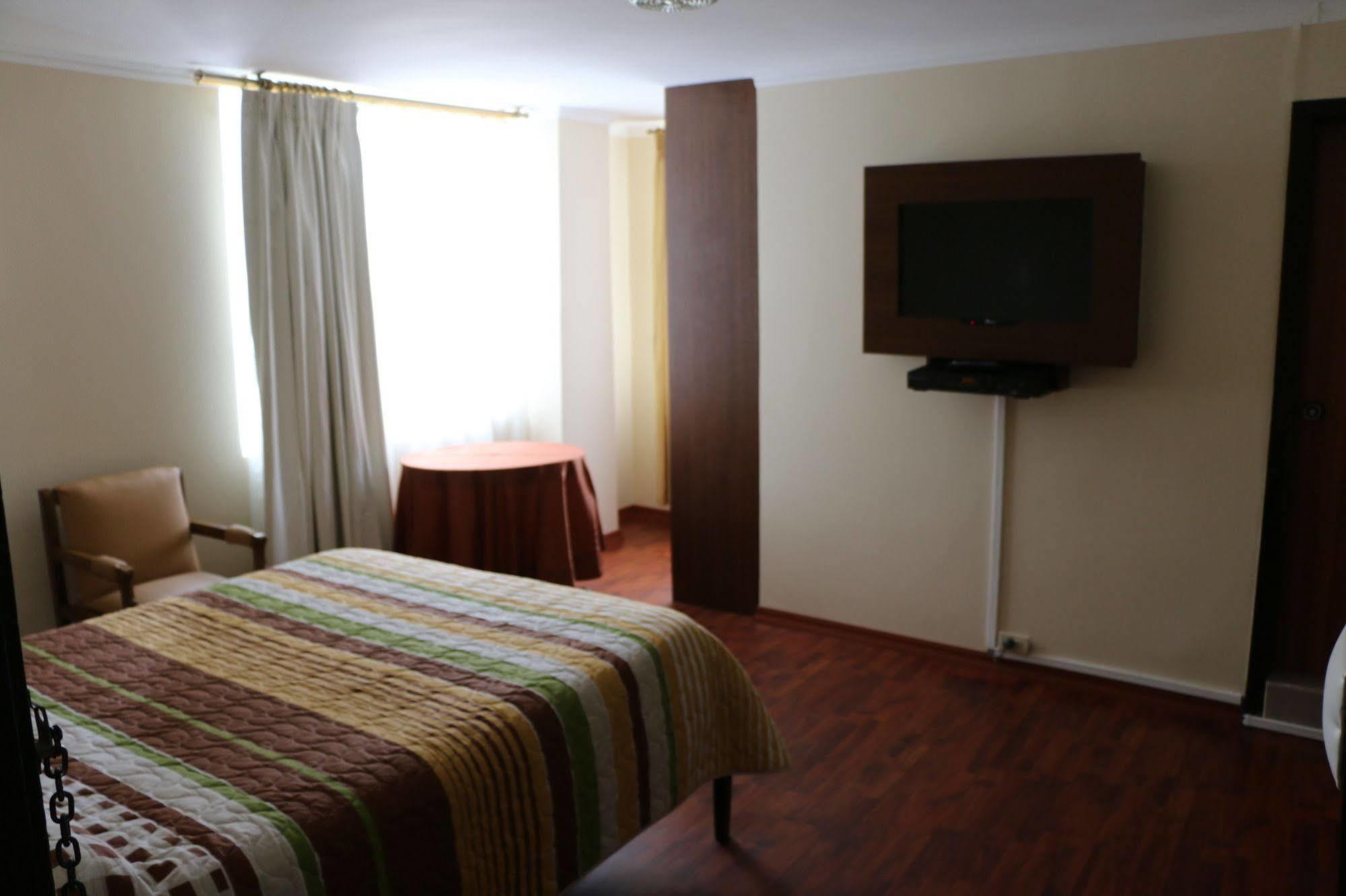 Hotel 6 De Diciembre Quito Kültér fotó